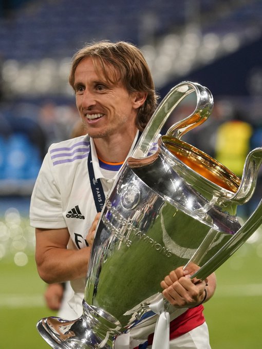 皇马对阵塞尔塔大名单：阿诺德因伤缺阵，卡马文加在列