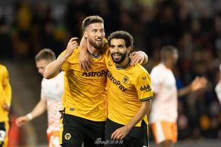 上任后首次露面，国足新帅邵佳一现场观战中国U22vs越南U22