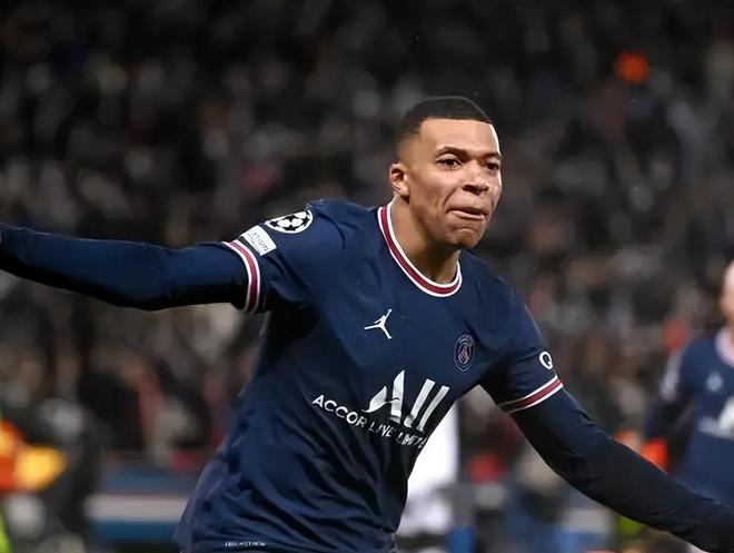 回馈家乡父老，河南队杨意林为后林村80岁以上老人发放礼品