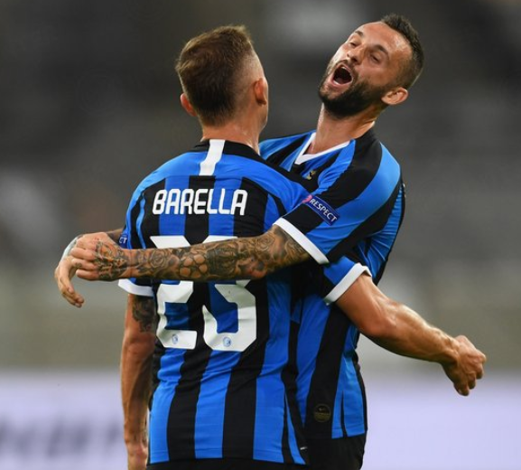 半场：奥格斯堡2-0勒沃库森，吉安努利斯传射，安东-卡德破门