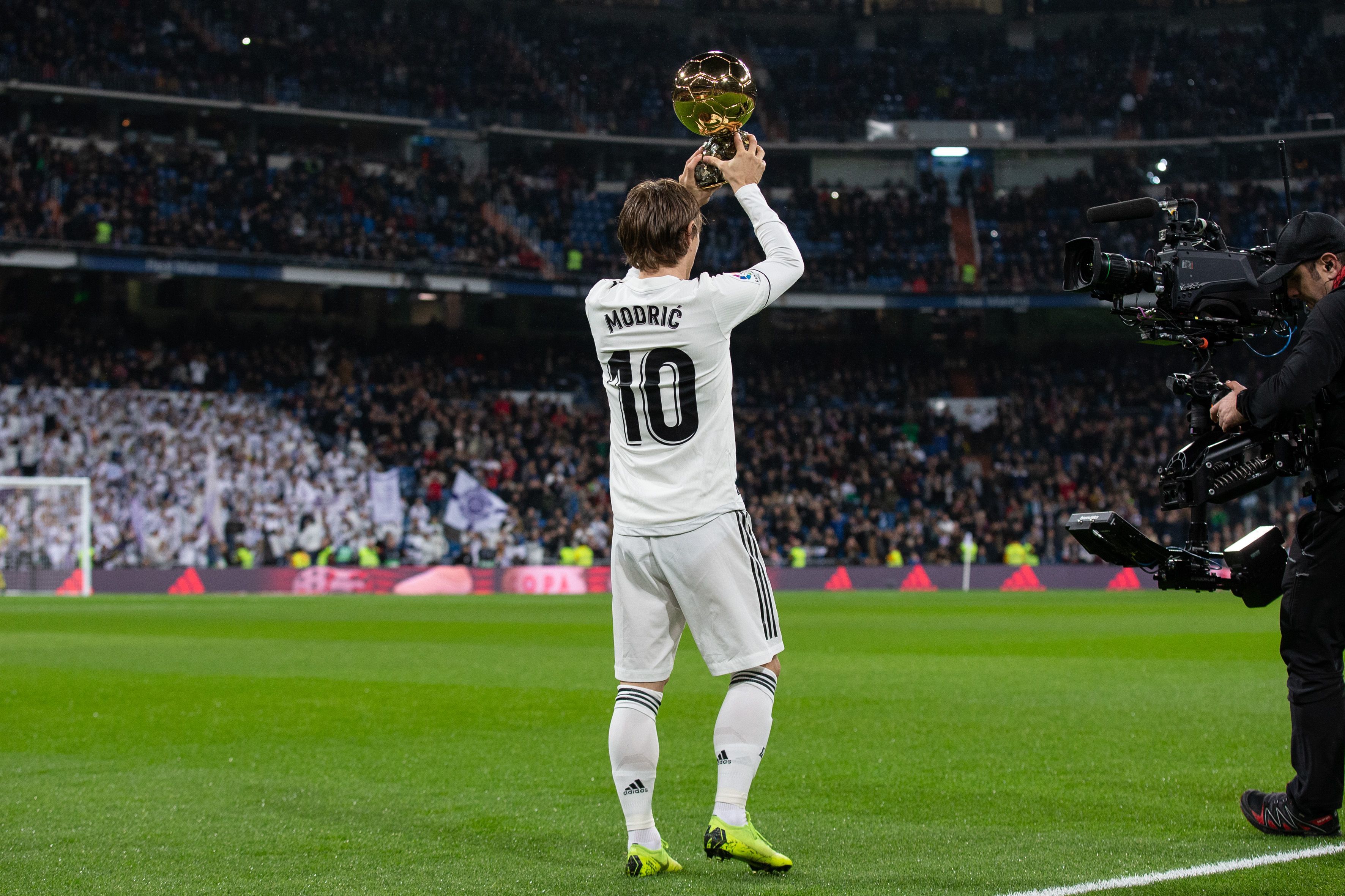 英超战报：福登双响，格瓦迪奥尔破门+送点，曼城3-2利兹联