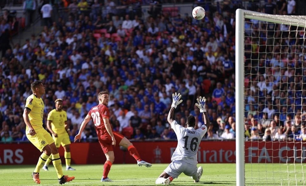 队报：里昂计划1月引进一名中卫，已经联系了切尔西的迪萨西