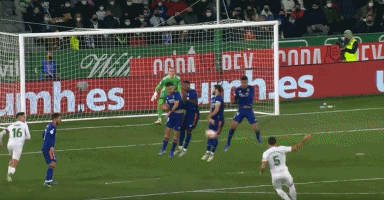 姆巴佩在圣马梅斯闪耀：一记游戏般的进球助力皇马取胜